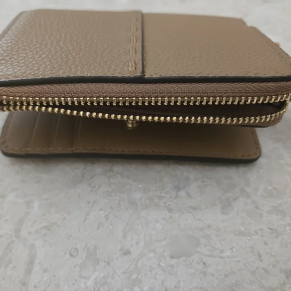 LIKE NEW TORY BURCH MCGRAW BIFOLD WALLET - TIRAMISU